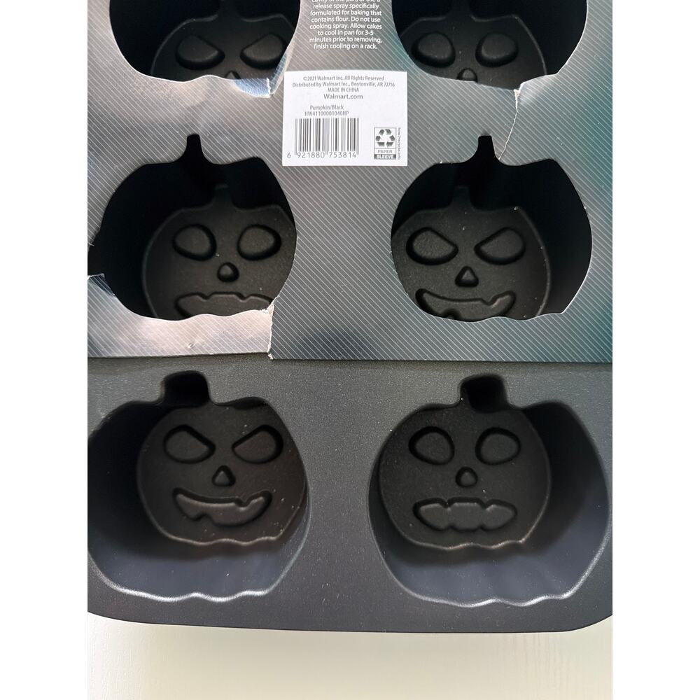 Halloween Cast Aluminum Bakeware - Picture 3 of 5